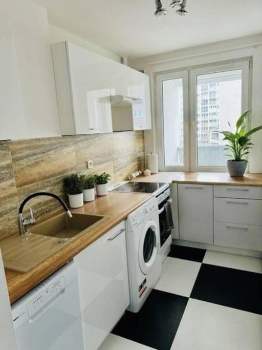 Apartment With Balcony Near Bulwary Wislane Wwa67 Warsawa Bagian luar foto